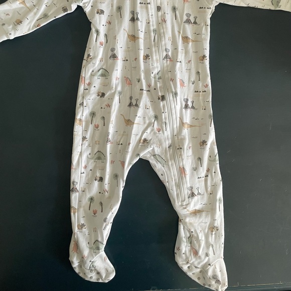 Feather baby footie - Picture 4 of 4